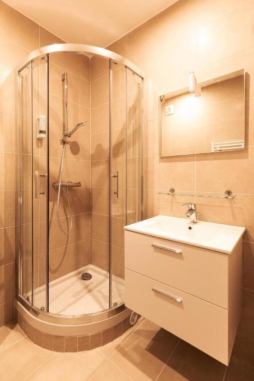 Le Val D'Or & Le Theatre Hotel Сюрен Екстериор снимка